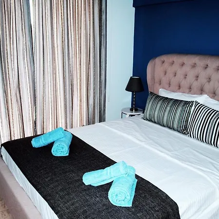 Luxury City Center Duplex 3 Bdr Apartment *