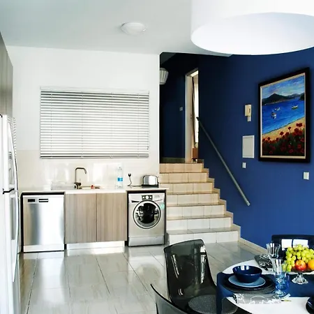 Luxury City Center Duplex 3 Bdr * Larnaca